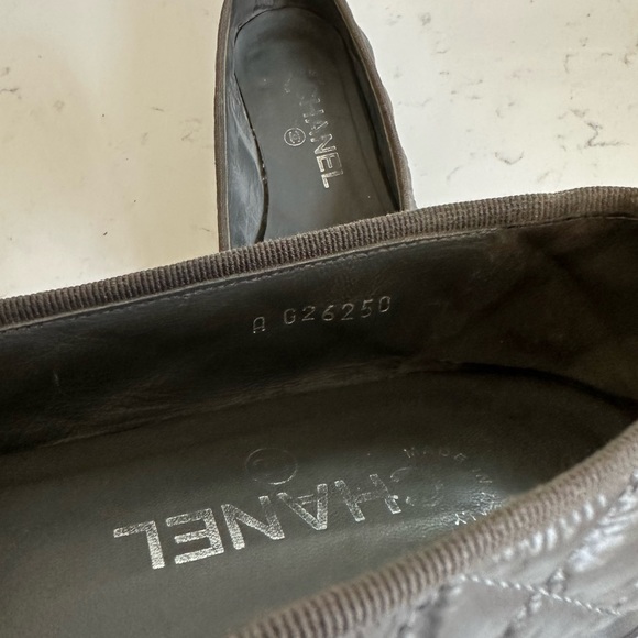 Chanel Grey Quilted Ballet Flats with Black Cap Toe - 36.5 - Picture 8 of 10